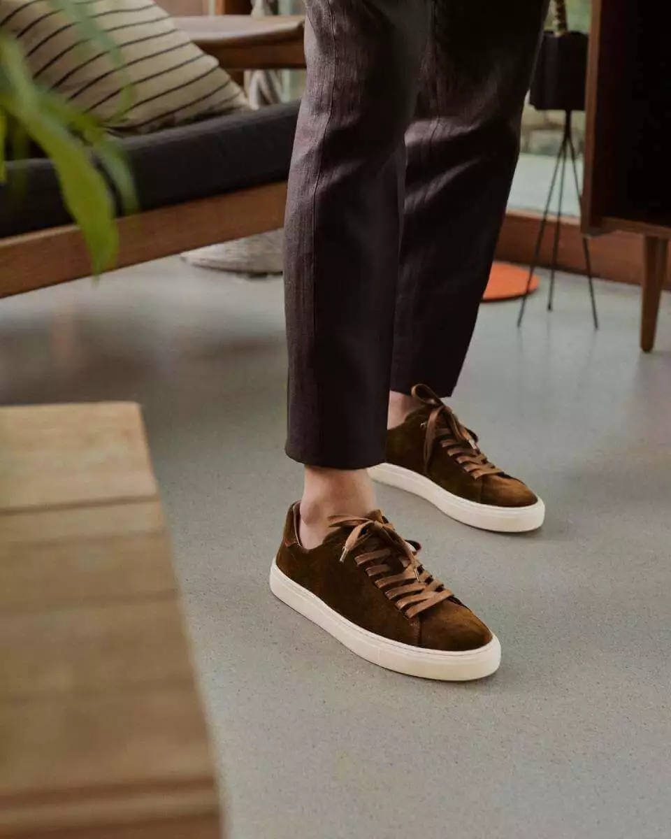 WHICH SHOES ARE RIGHT FOR A SMART-CASUAL LOOK?